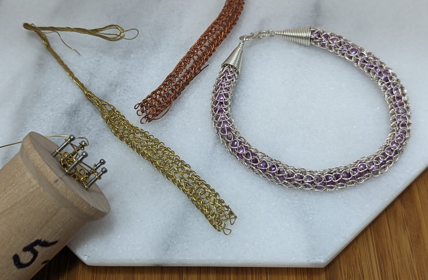 10/01 Hollow Knit: Tools & Techniques