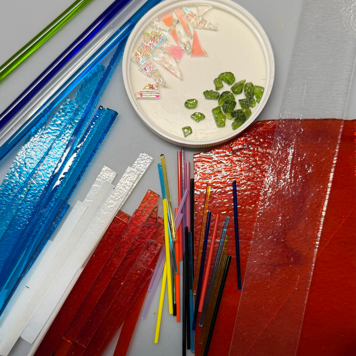 Sparkle & Fuse: Holiday Glass Ornaments with Helen Cowart, December 5, 2026